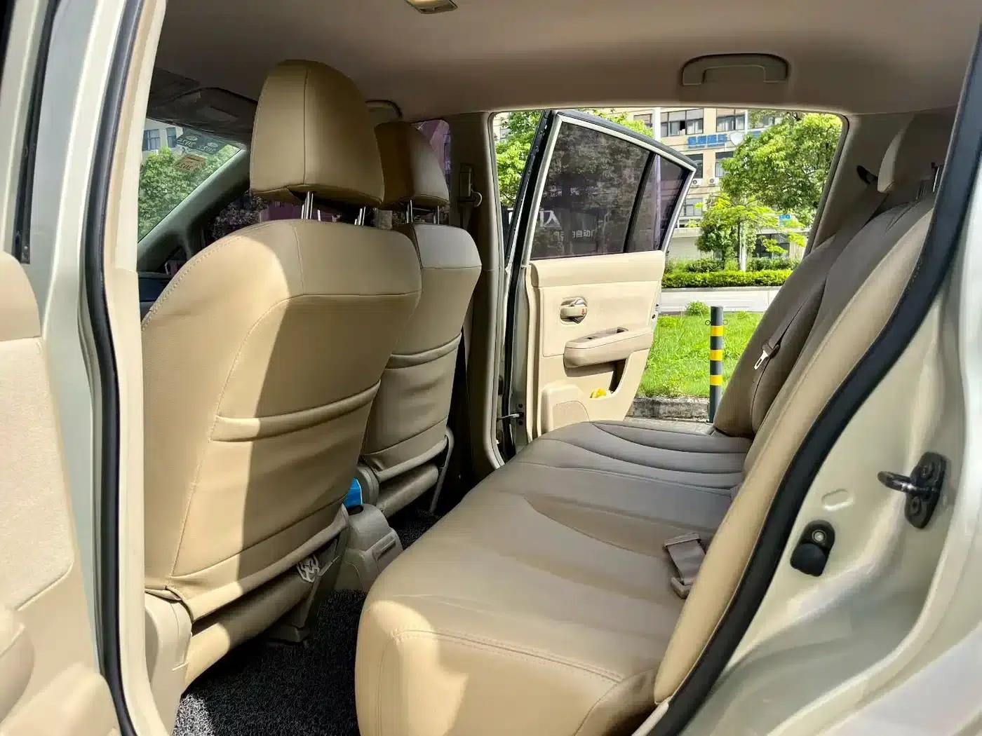 2008 Tiida 1.6L Automatic Fashion Model — миниатюра 6