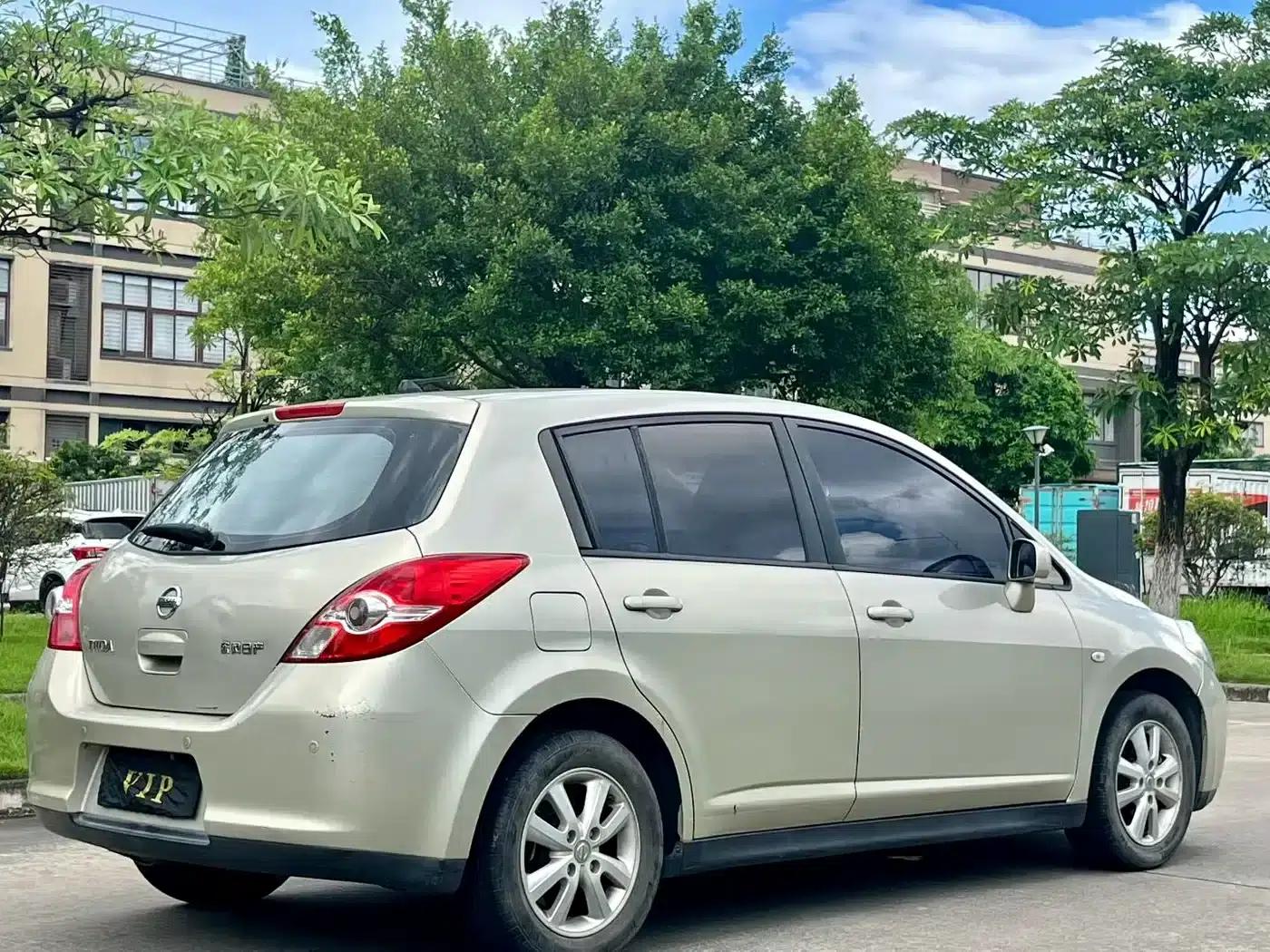 2008 Tiida 1.6L Automatic Fashion Model — миниатюра 9