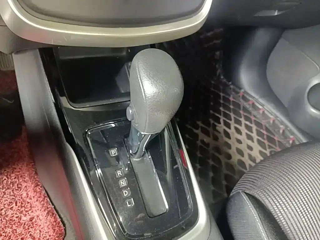2016 Tiida 1.6L CVT Sport Edition — миниатюра 14
