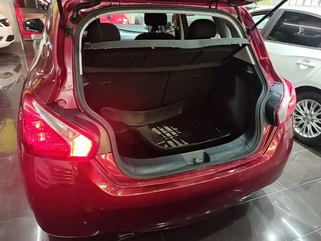 2014 Tiida 1.6L CVT Comfort Model — миниатюра 19