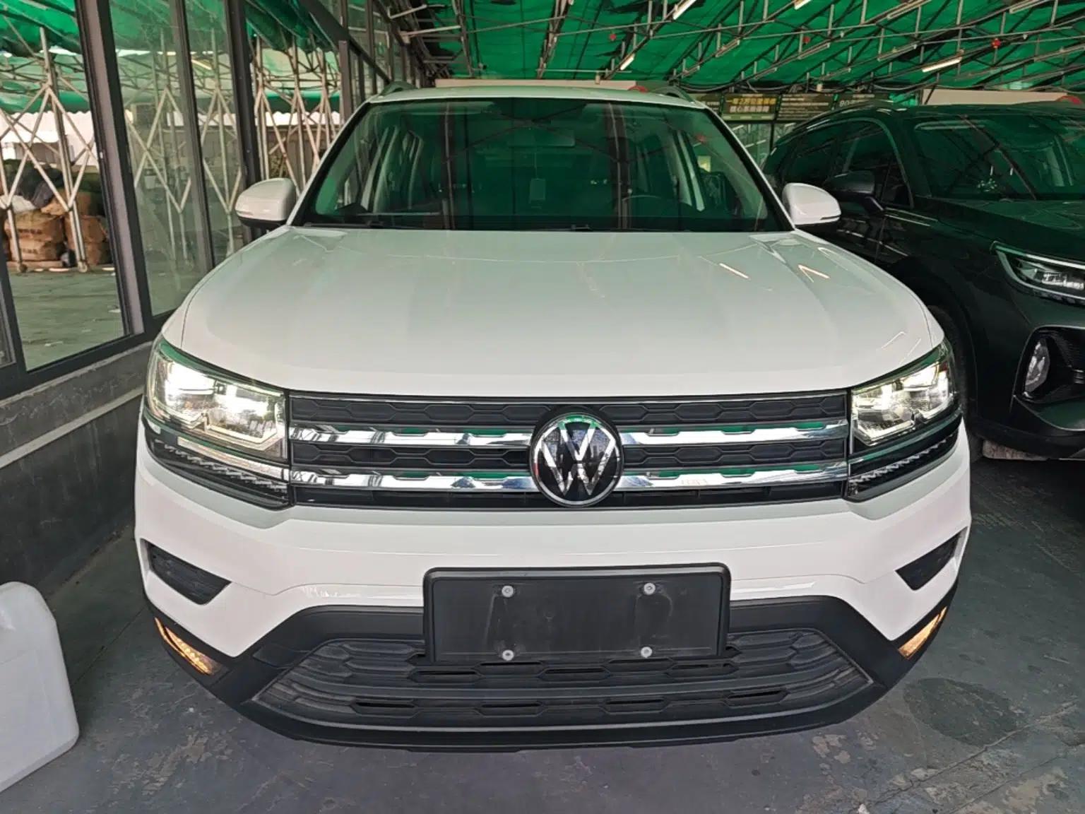 Volkswagen Tharu 2022 280TSI Two-Wheel-Drive Luxury Edition — миниатюра 2
