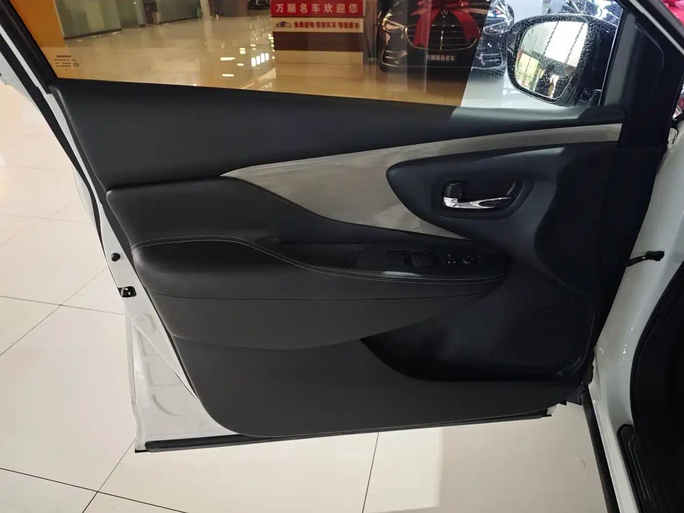 Nissan Murano 2021 2.5L XE 2WD Elite Edition — миниатюра 7