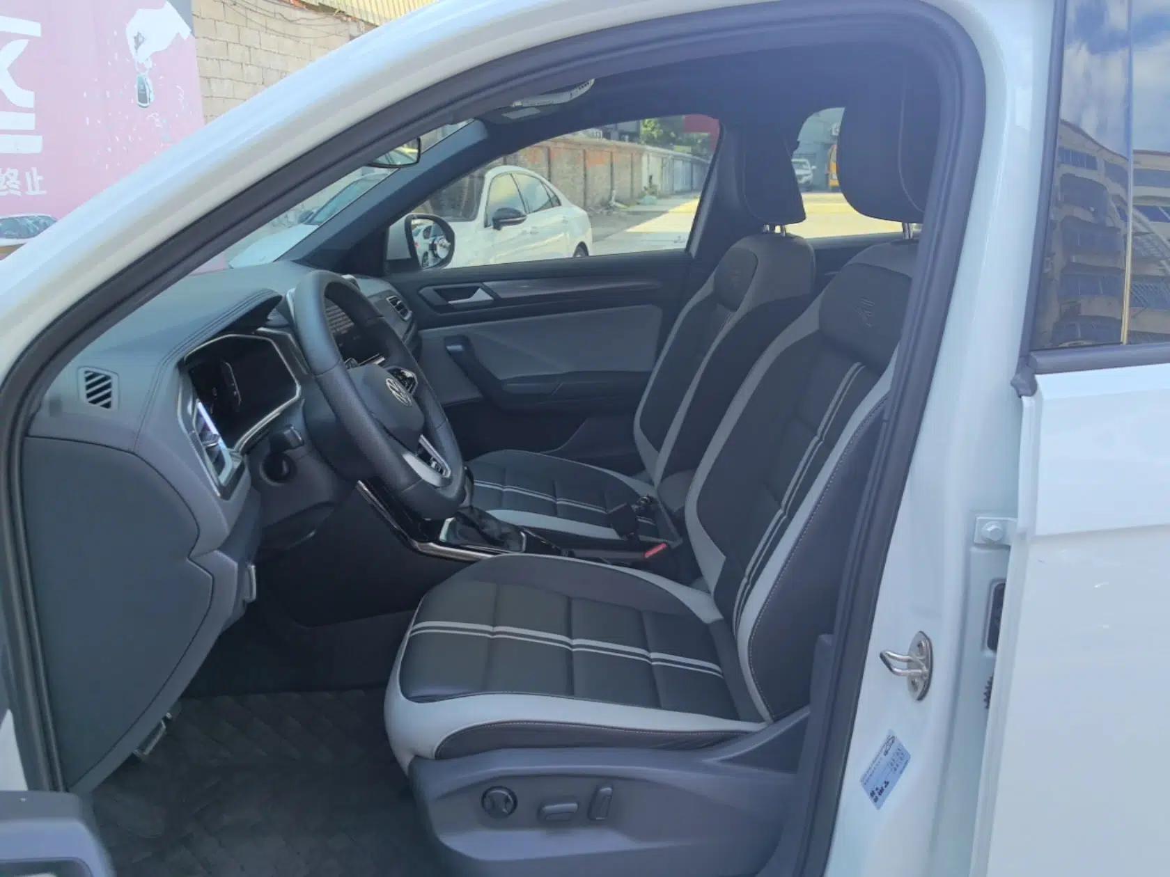Volkswagen T-ROC 2024 300TSI DSG Two-Wheel-Drive Chen Guang Edition — миниатюра 17