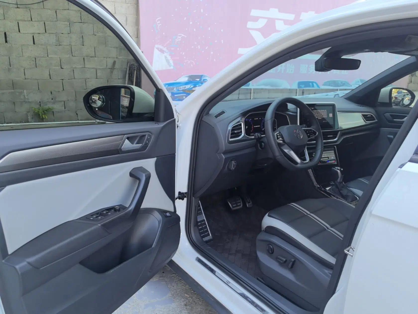Volkswagen T-ROC 2024 300TSI DSG Two-Wheel-Drive Chen Guang Edition — миниатюра 18