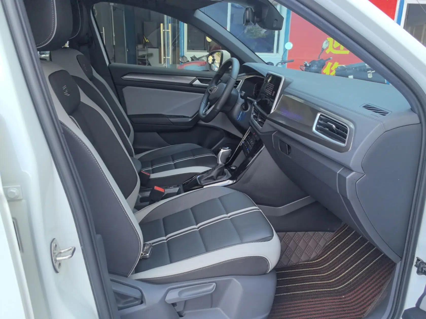 Volkswagen T-ROC 2024 300TSI DSG Two-Wheel-Drive Chen Guang Edition — миниатюра 19