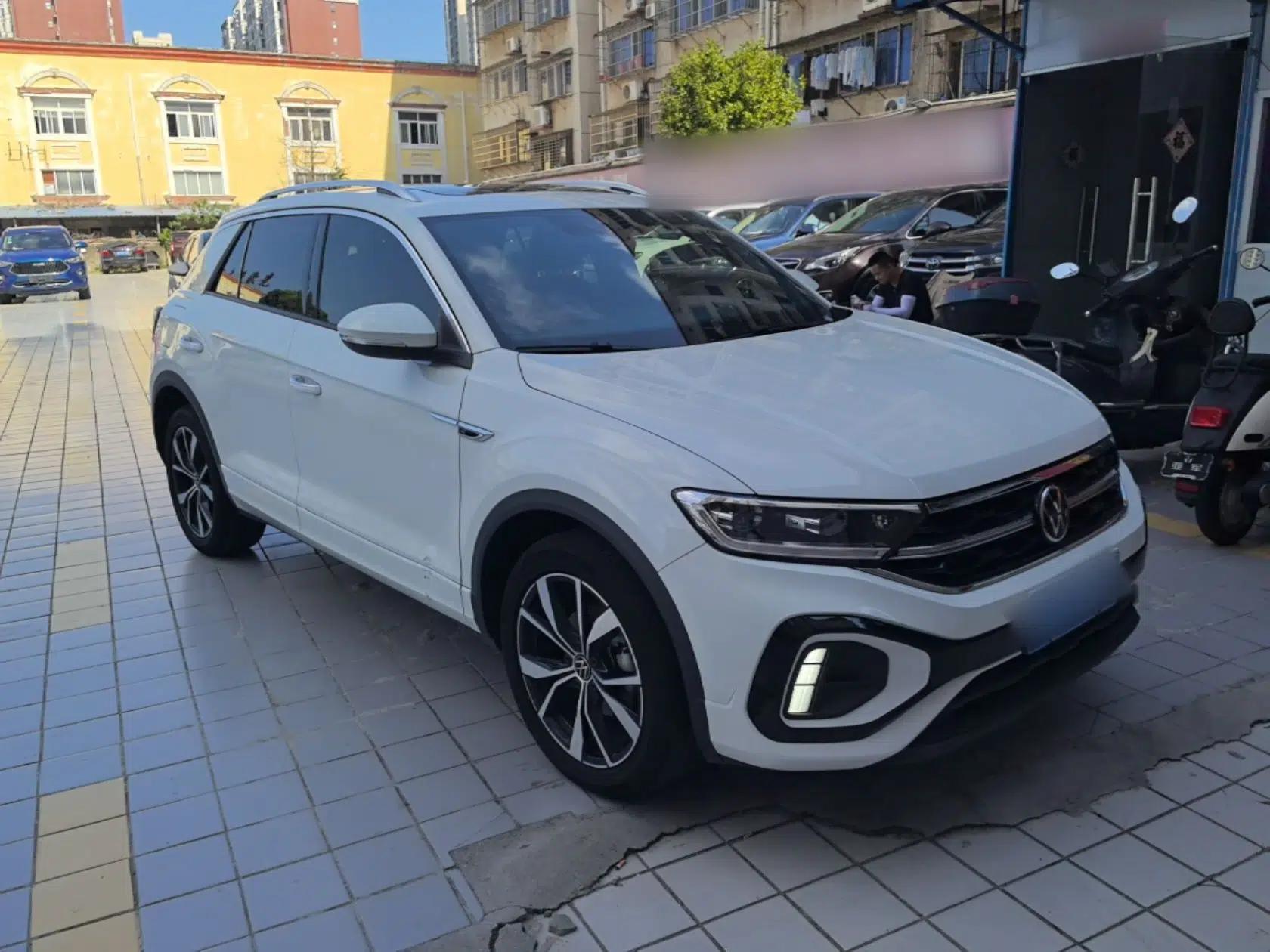 Volkswagen T-ROC 2024 300TSI DSG Two-Wheel-Drive Chen Guang Edition — миниатюра 3