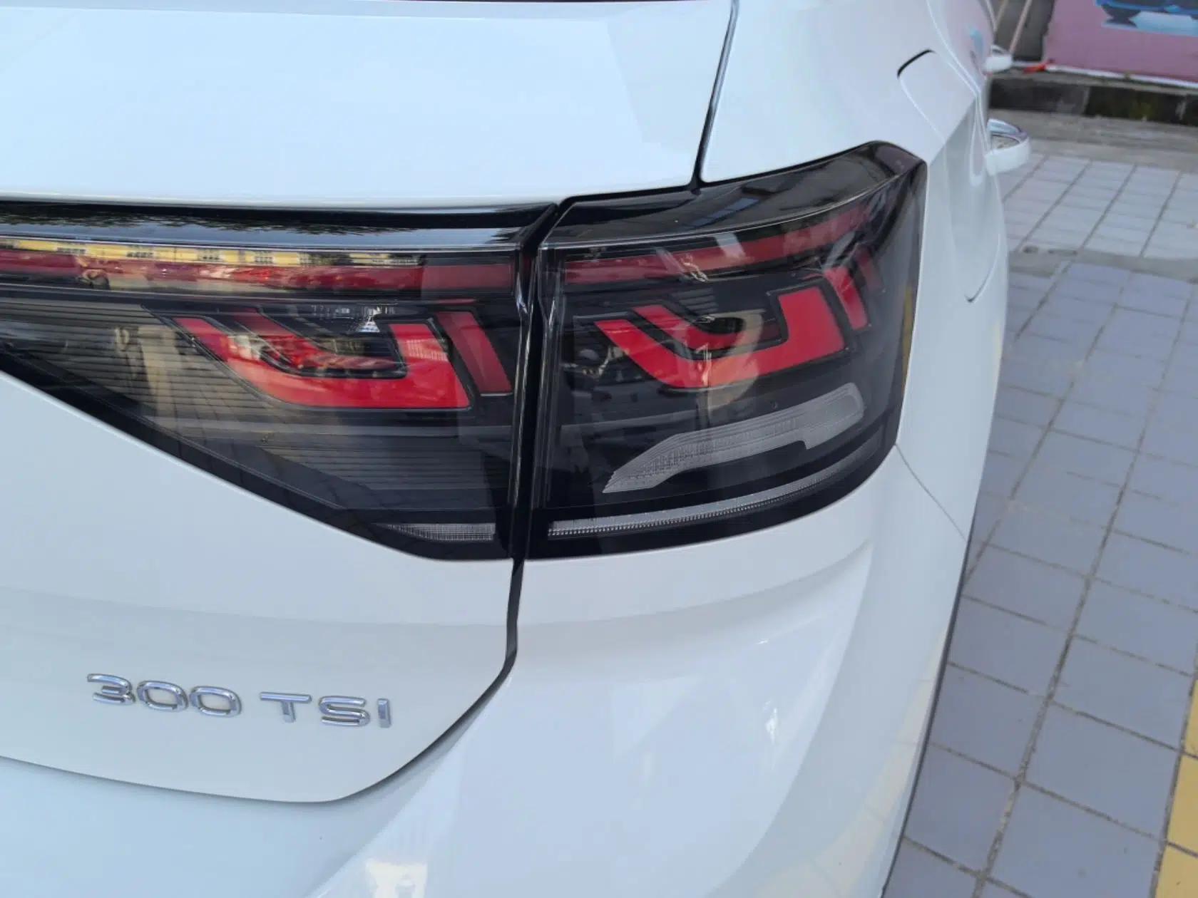 Volkswagen T-ROC 2024 300TSI DSG Two-Wheel-Drive Chen Guang Edition — миниатюра 9