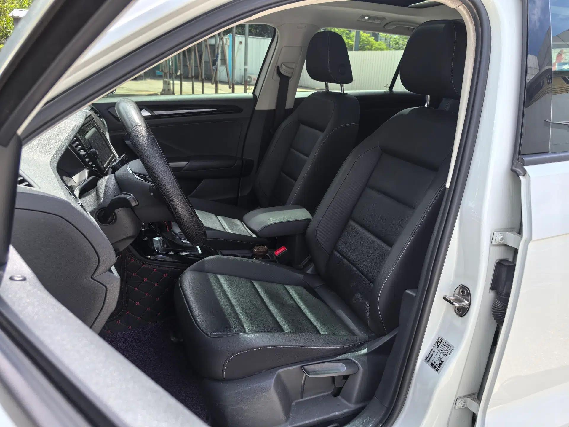 Volkswagen T-ROC 2019 280TSI DSG Two-Wheel Drive Comfort Version China VI Standard — миниатюра 24