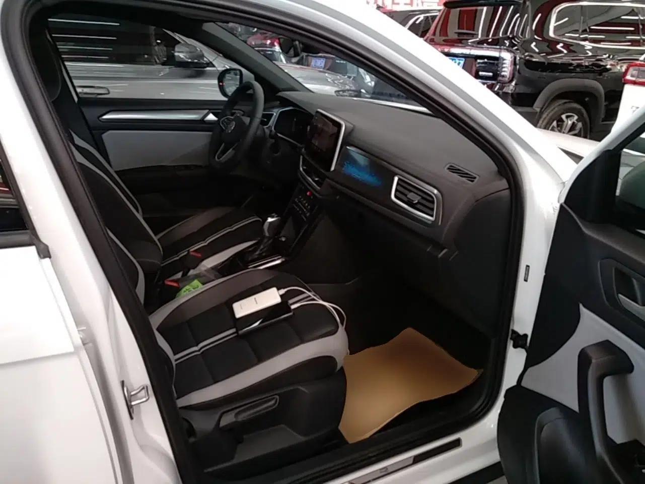 Volkswagen T-ROC 2024 300TSI DSG Two-Wheel-Drive Chen Guang Edition — миниатюра 24