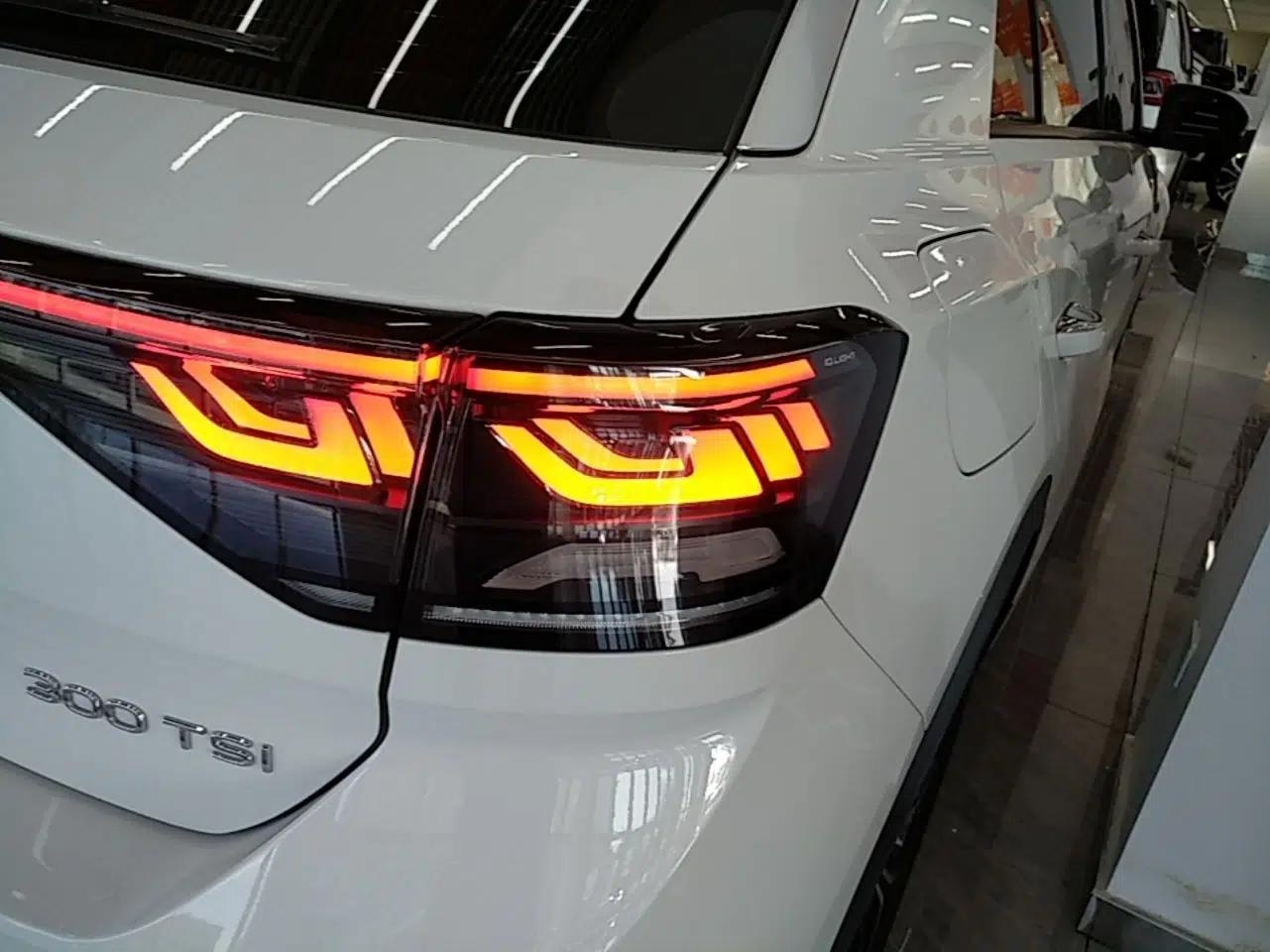 Volkswagen T-ROC 2024 300TSI DSG Two-Wheel-Drive Chen Guang Edition — миниатюра 9