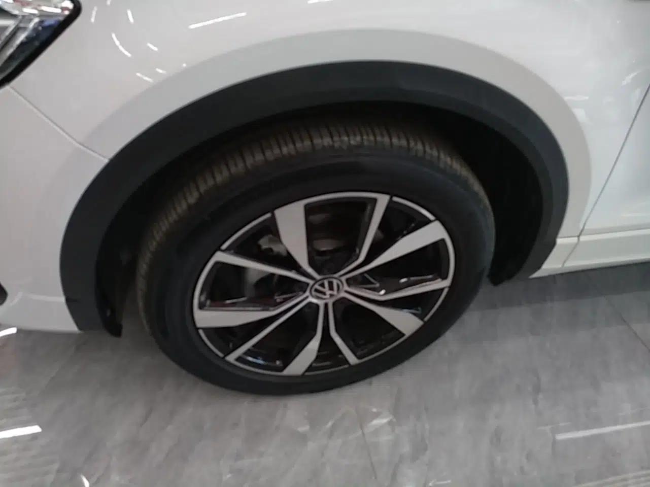 Volkswagen T-ROC 2024 300TSI DSG Two-Wheel-Drive Chen Guang Edition — миниатюра 10