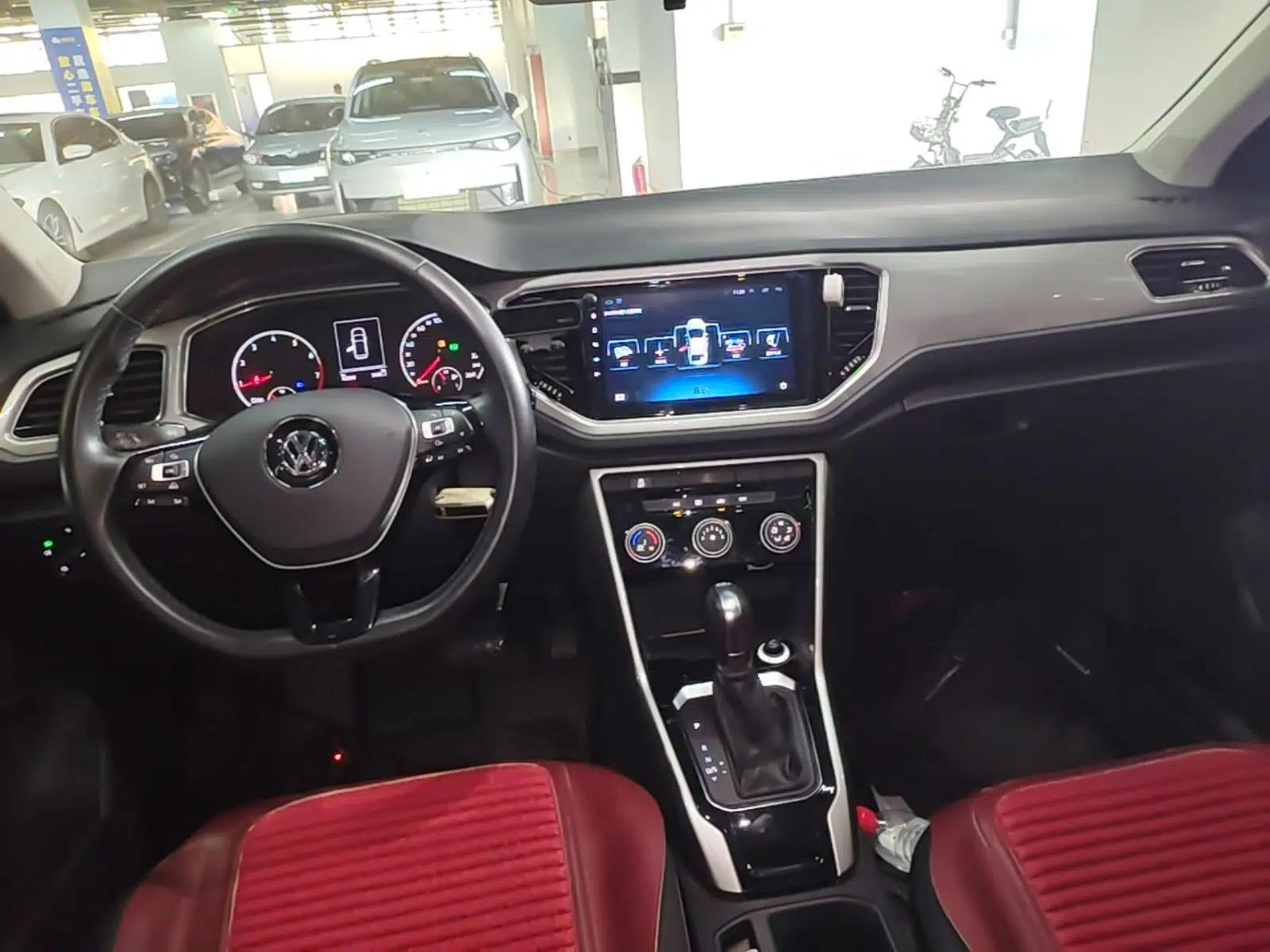 Volkswagen T-ROC 2018 230TSI DSG Two-Wheel Drive Advanced Version China V Standard — миниатюра 12