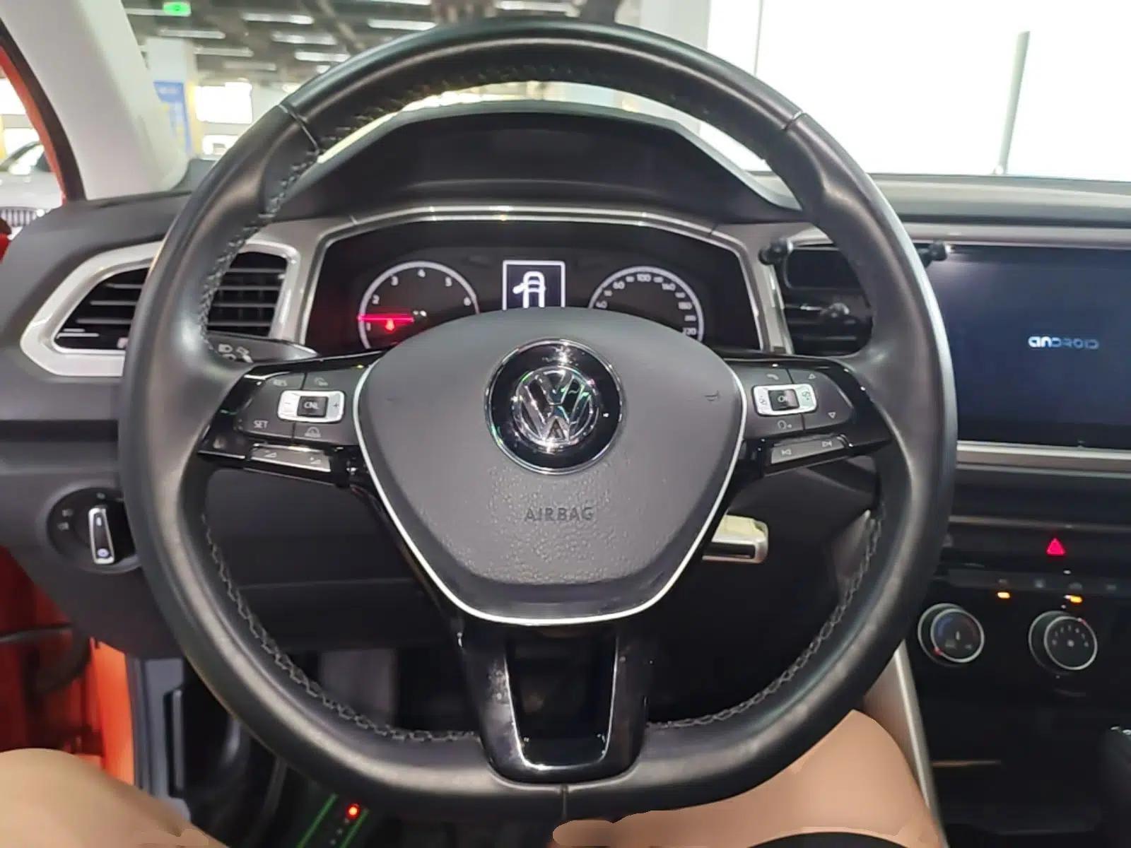 Volkswagen T-ROC 2018 230TSI DSG Two-Wheel Drive Advanced Version China V Standard — миниатюра 13