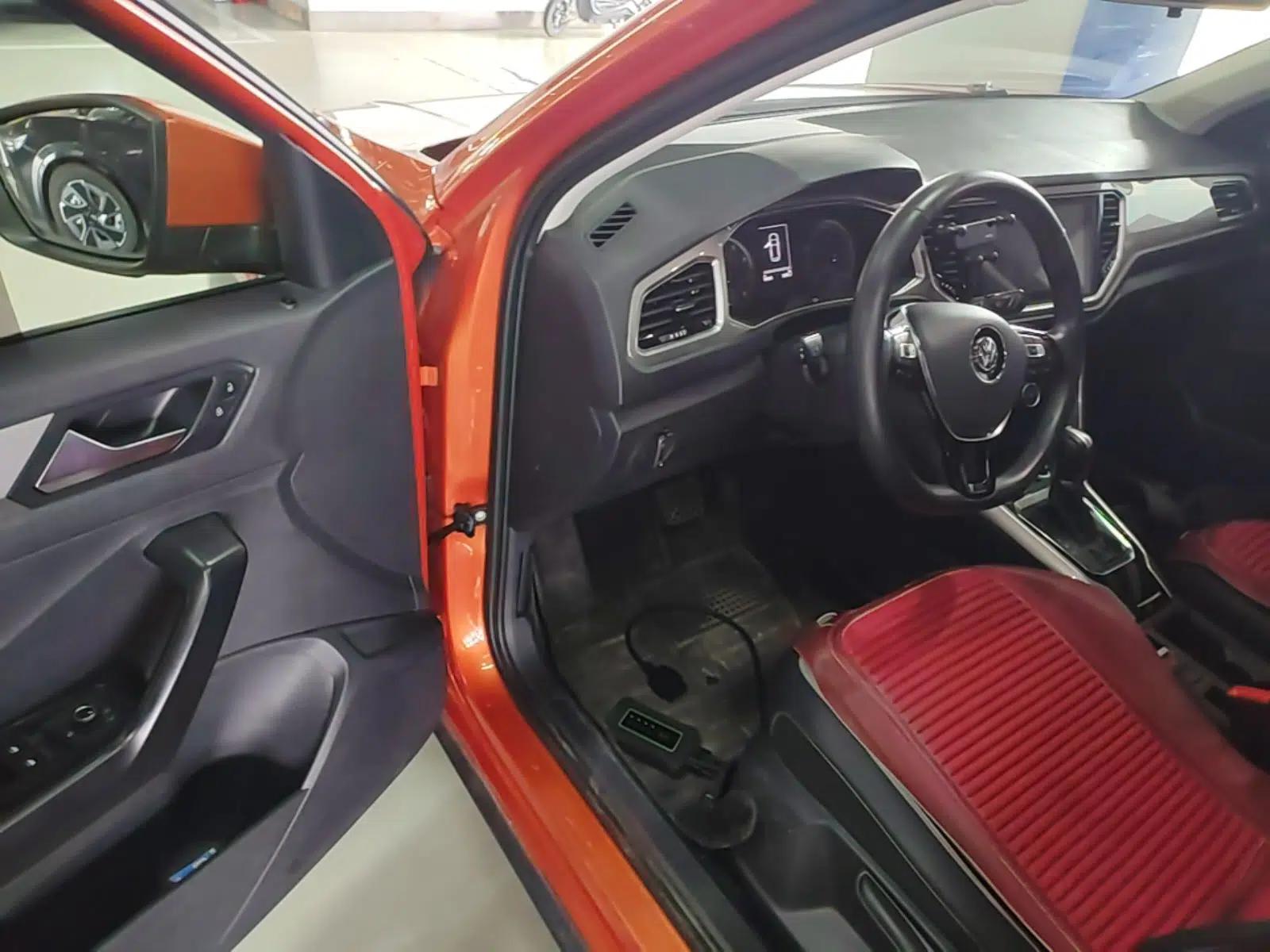 Volkswagen T-ROC 2018 230TSI DSG Two-Wheel Drive Advanced Version China V Standard — миниатюра 18
