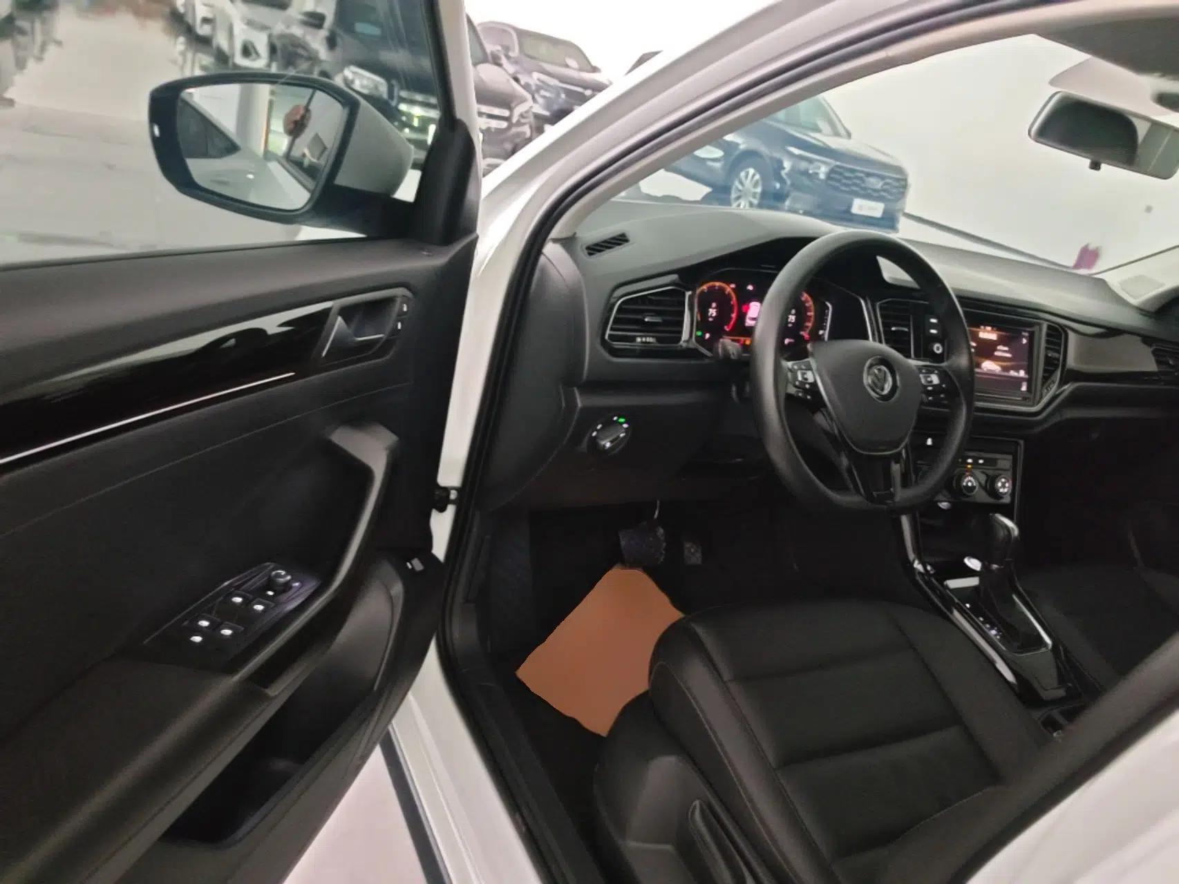 Volkswagen T-ROC 2020 280TSI DSG Two-Wheel Drive Comfort Version — миниатюра 18