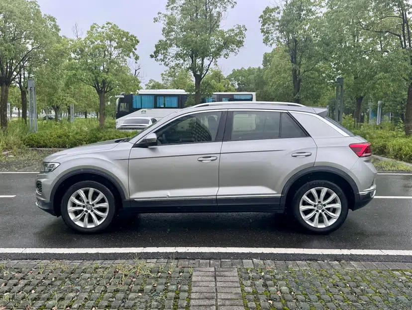 Volkswagen T-ROC 2018 230TSI DSG Two-Wheel Drive Advanced Version China V Standard — миниатюра 11