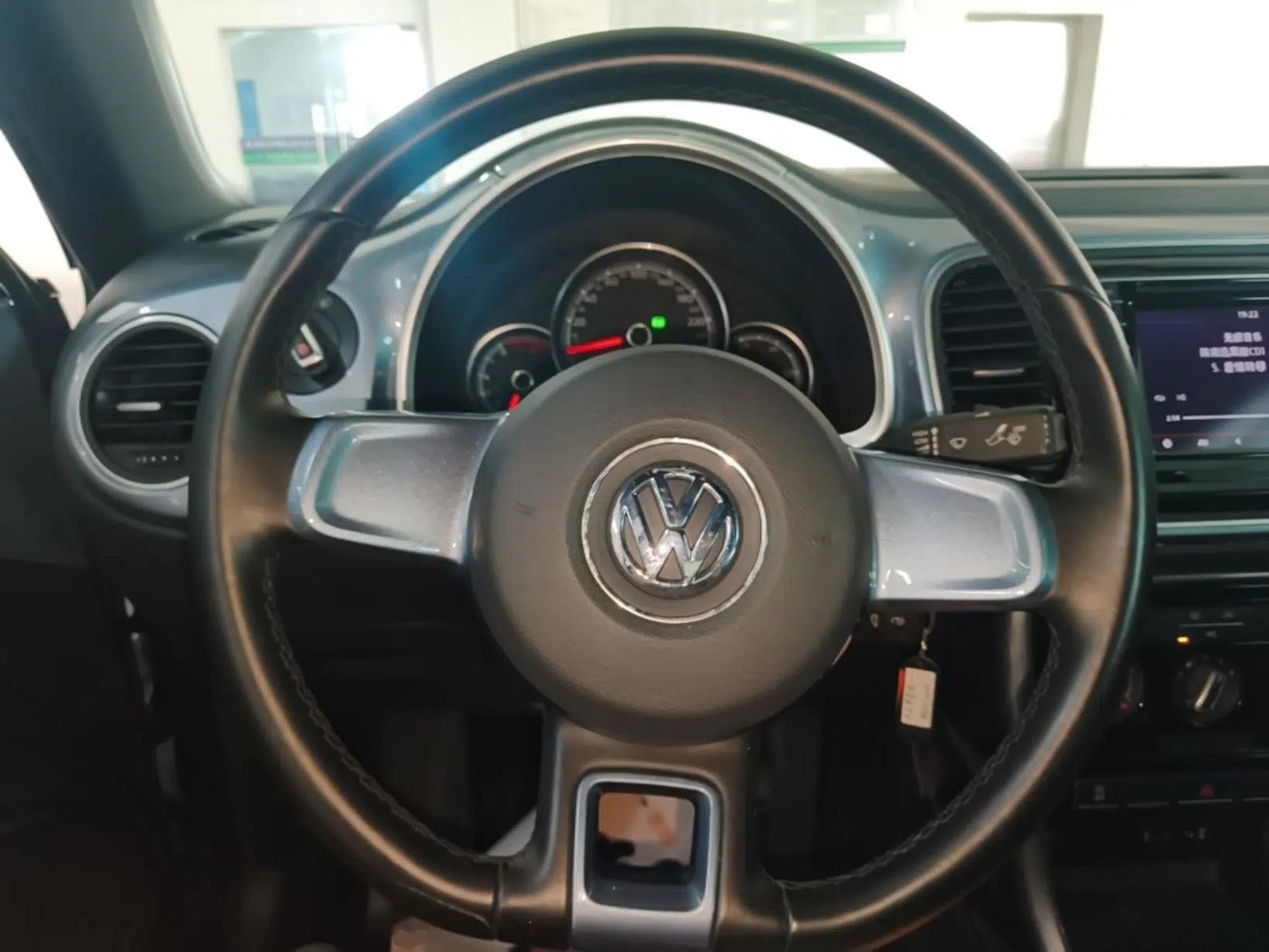 Volkswagen Beetle 2018 180TSI Yile Model — миниатюра 13