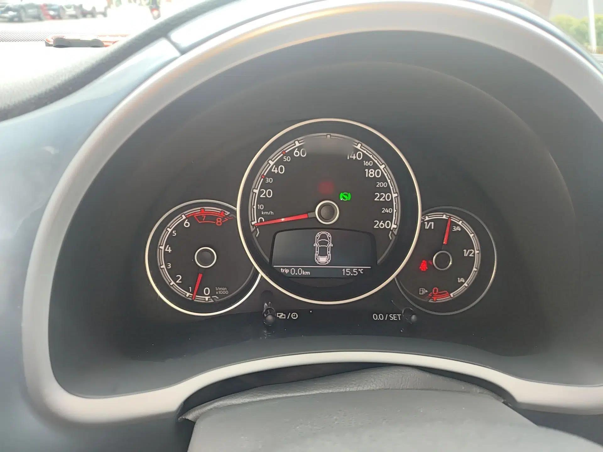Volkswagen Beetle 2018 180TSI Yile Model — миниатюра 9