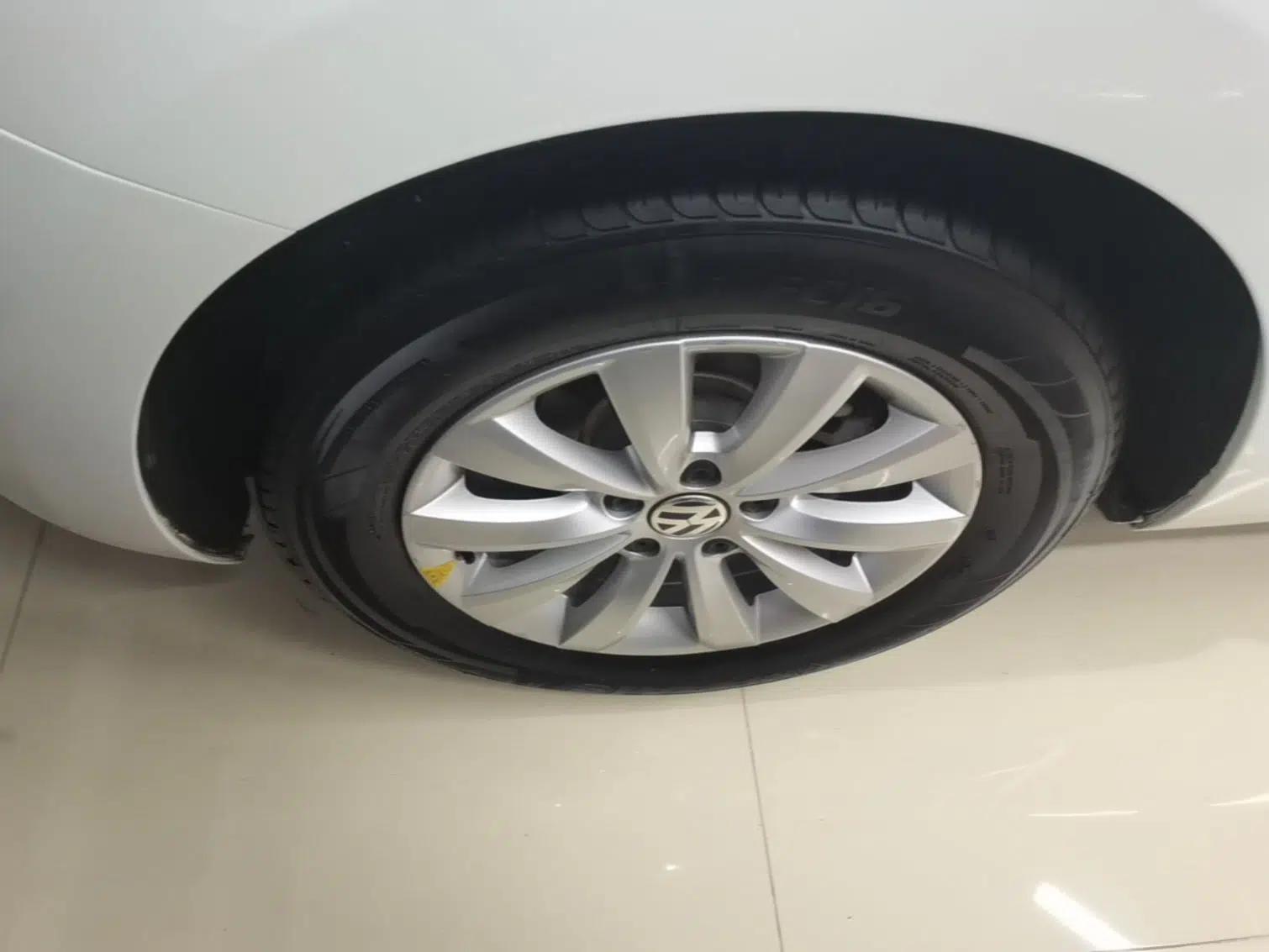 Volkswagen Beetle 2015 180TSI model — миниатюра 11