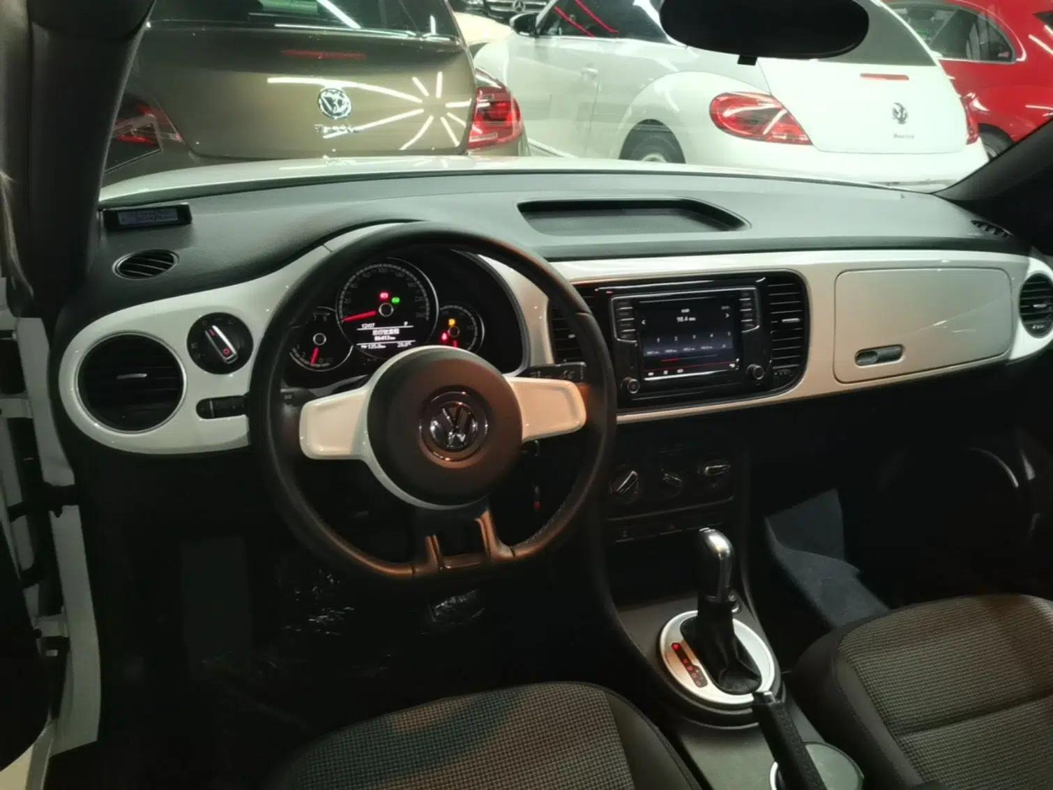Volkswagen Beetle 2015 180TSI model — миниатюра 12