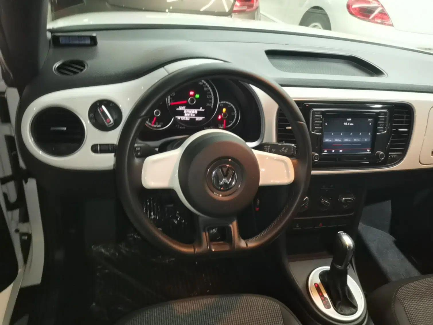 Volkswagen Beetle 2015 180TSI model — миниатюра 13