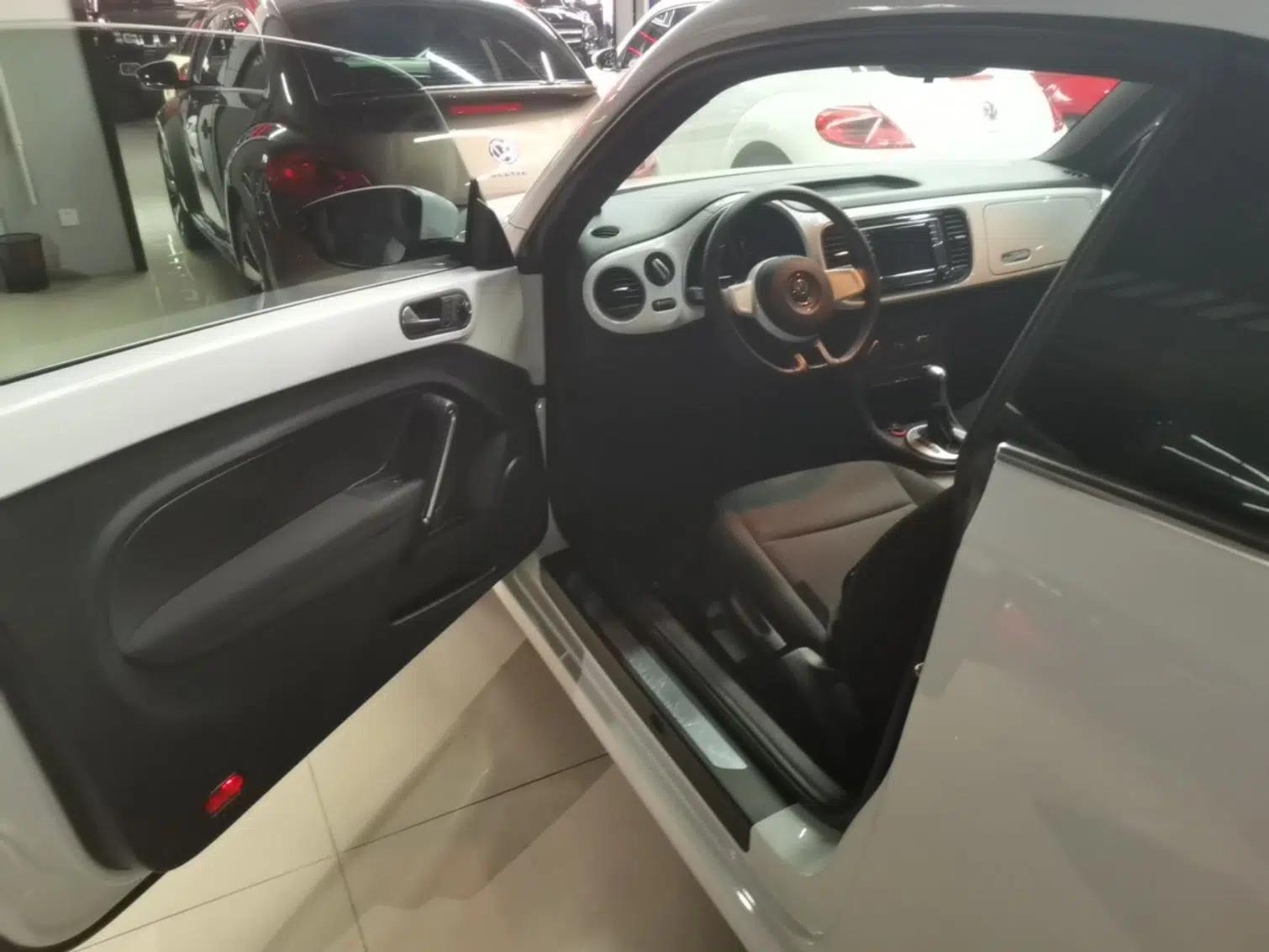 Volkswagen Beetle 2015 180TSI model — миниатюра 18