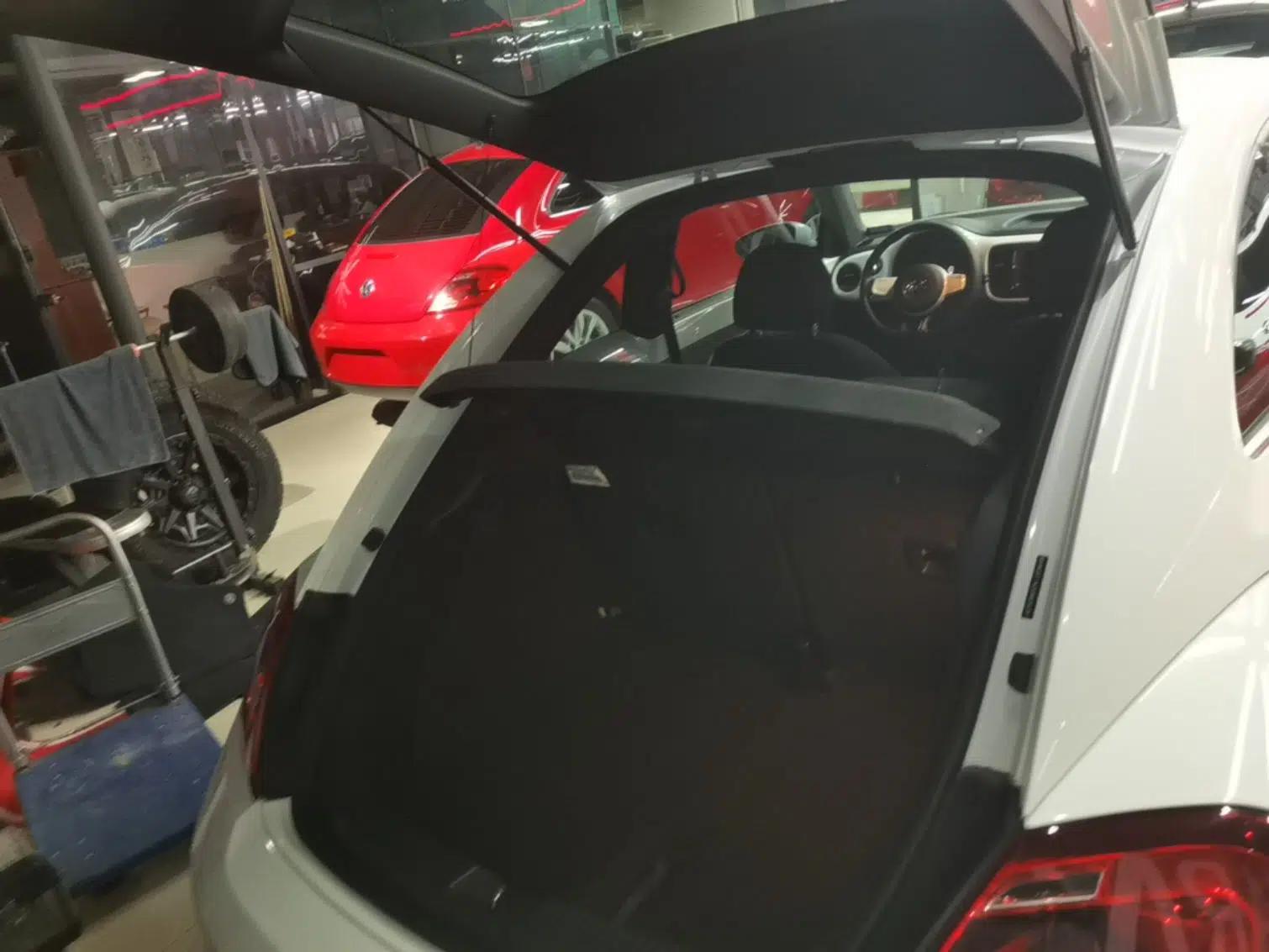 Volkswagen Beetle 2015 180TSI model — миниатюра 22