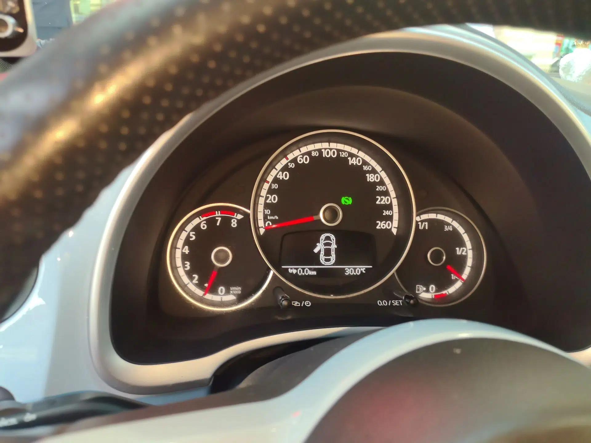 Volkswagen Beetle 2014 1.4TSI Fashion Edition — миниатюра 11