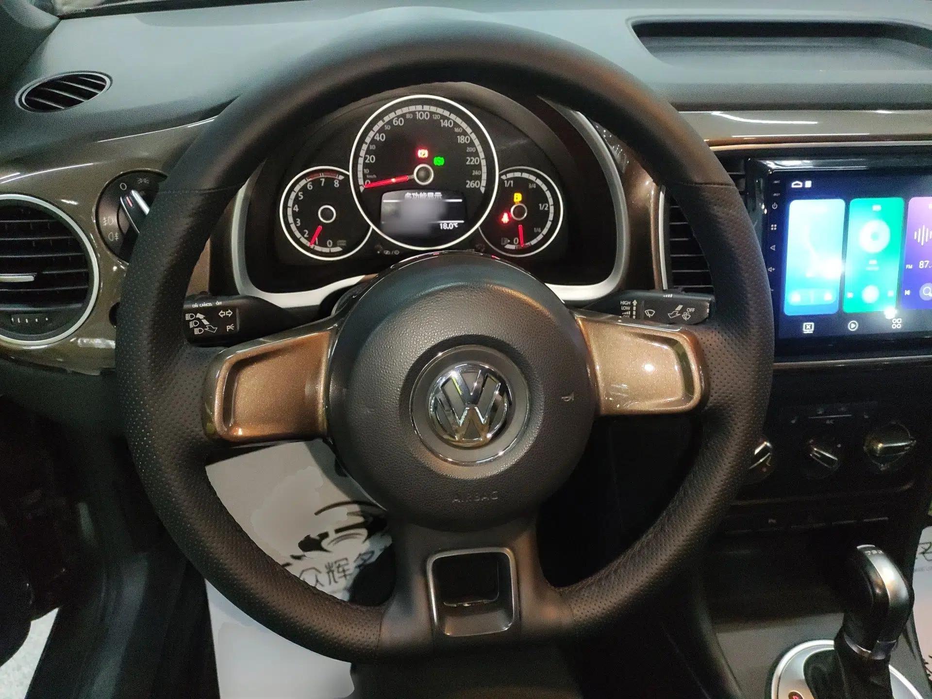 Volkswagen Beetle 2015 180TSI model — миниатюра 12
