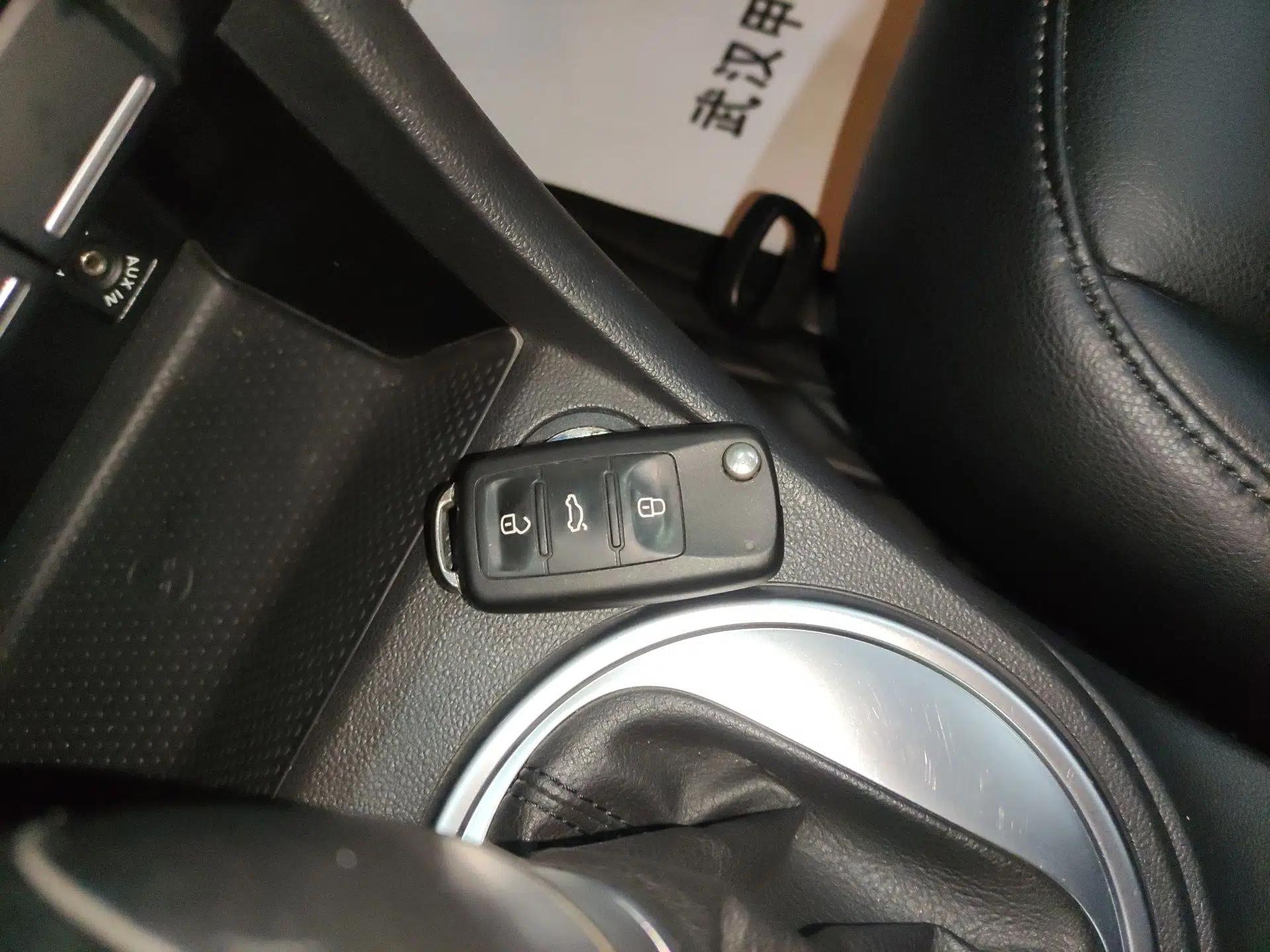 Volkswagen Beetle 2015 180TSI model — миниатюра 20