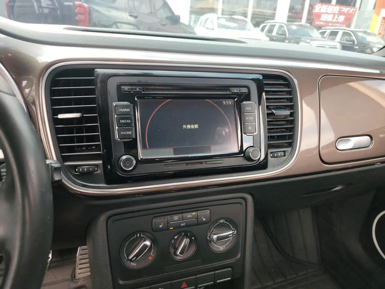 Volkswagen Beetle 2014 1.2TSI Comfort Model — миниатюра 13