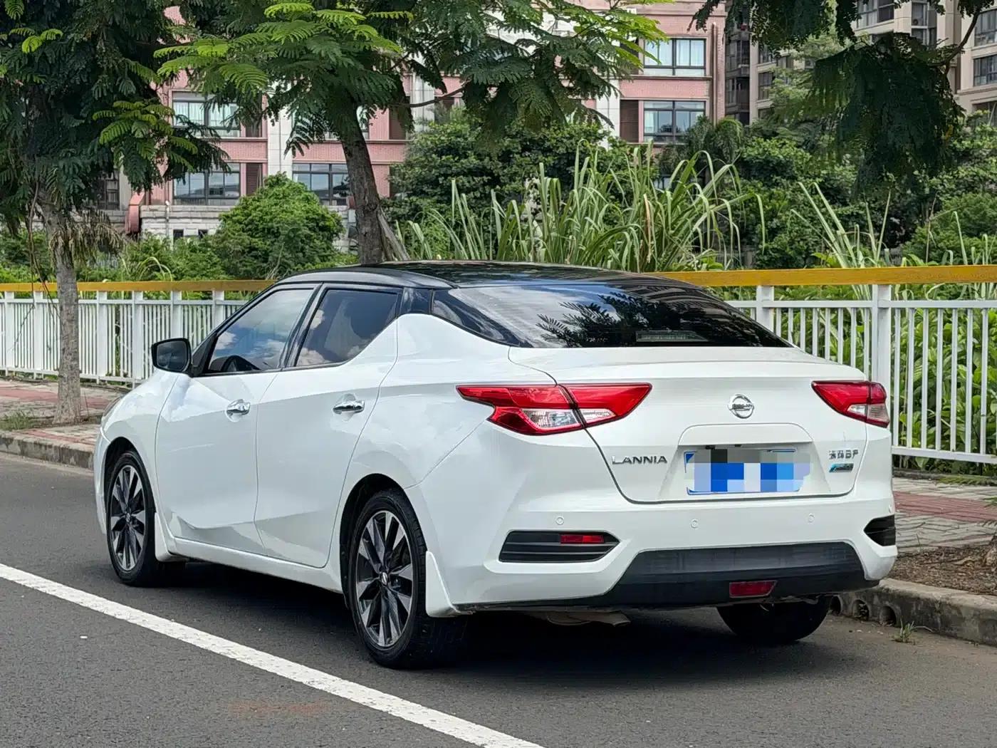Nissan Bluebird 2016 1.6L CVT Smart Edition — миниатюра 7