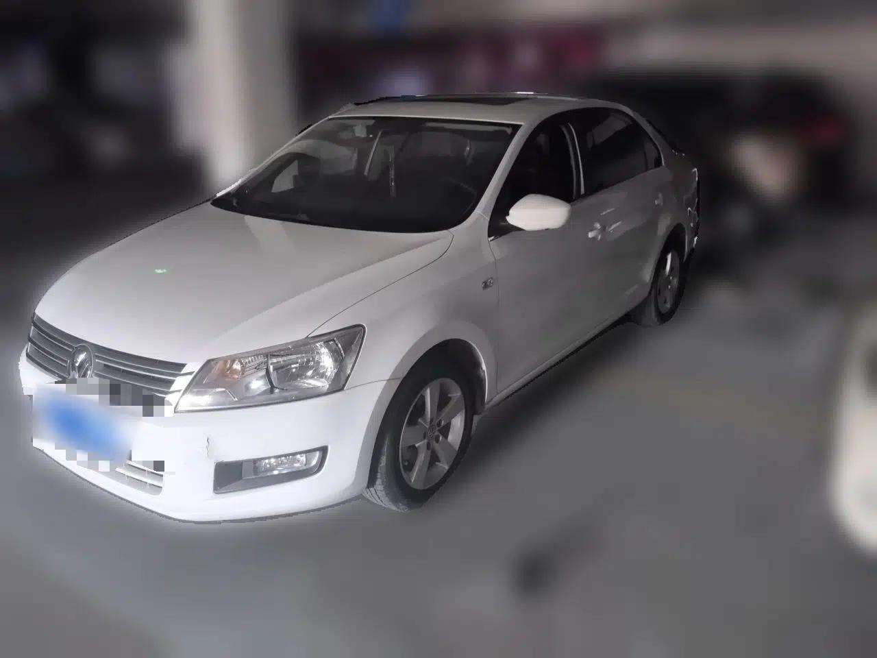 Volkswagen Santana 2015 1.4L Manual Comfort Edition — миниатюра 1