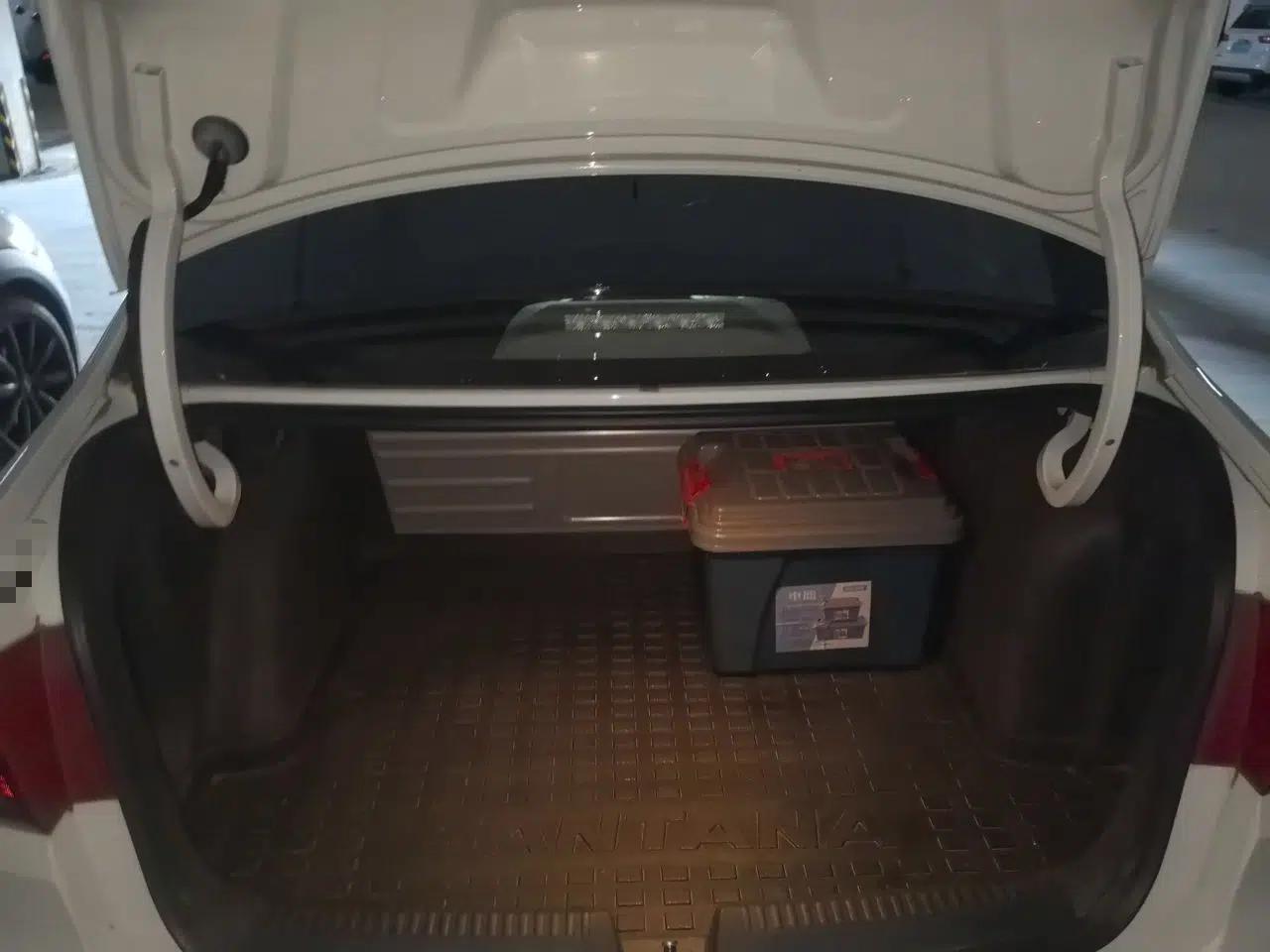 Volkswagen Santana 2015 1.4L Manual Comfort Edition — миниатюра 19