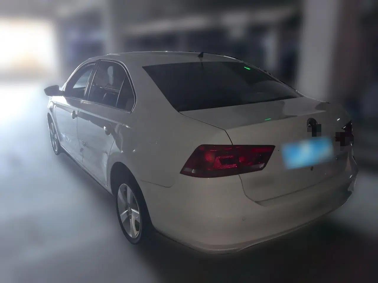 Volkswagen Santana 2015 1.4L Manual Comfort Edition — миниатюра 4