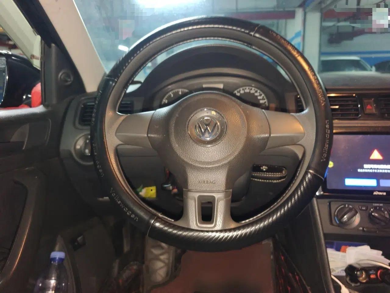 Volkswagen Santana 2015 1.4L Manual Fashion Edition — миниатюра 10