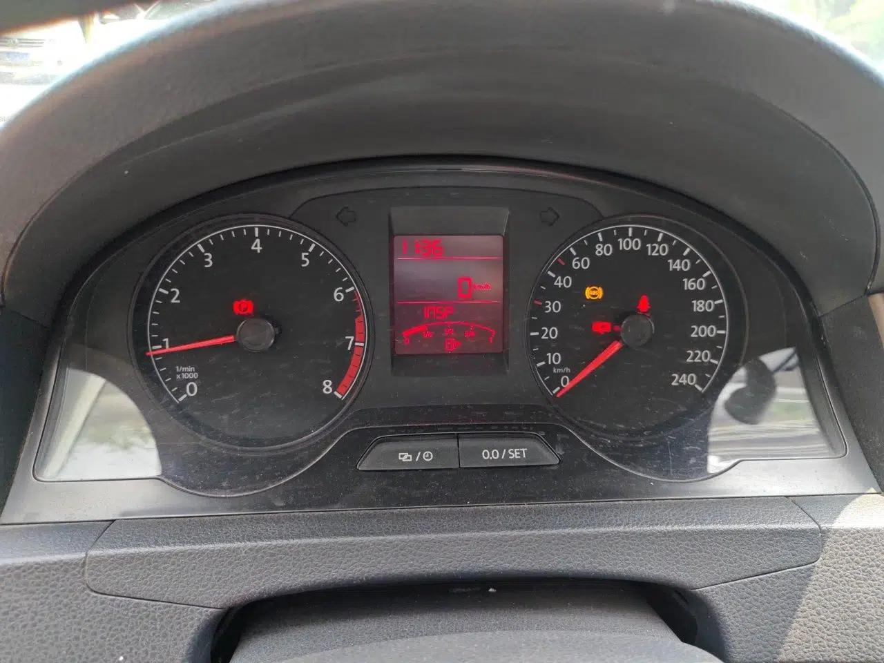 Volkswagen Santana 2015 1.4L Manual Comfort Edition — миниатюра 11