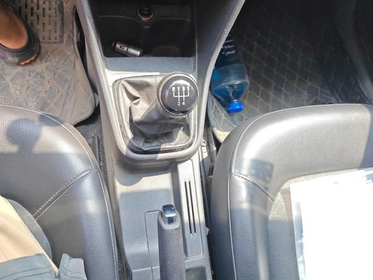 Volkswagen Santana 2015 1.4L Manual Comfort Edition — миниатюра 14