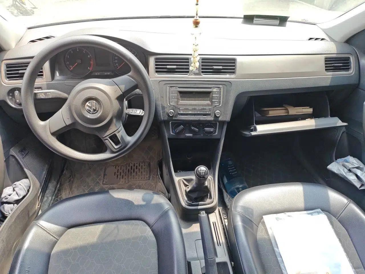 Volkswagen Santana 2015 1.4L Manual Comfort Edition — миниатюра 9