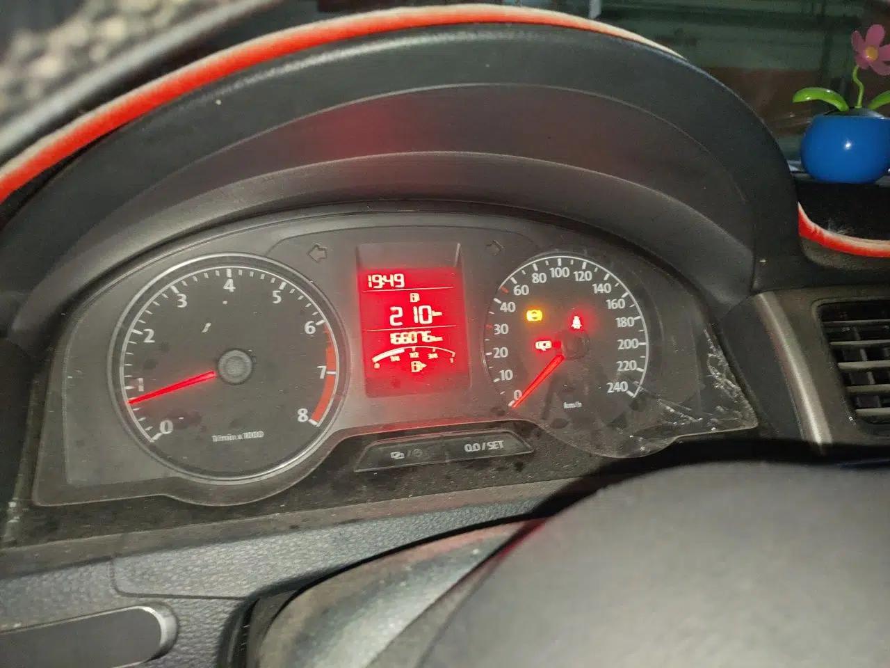 Volkswagen Santana 2015 1.6L Manual Comfort Edition — миниатюра 11
