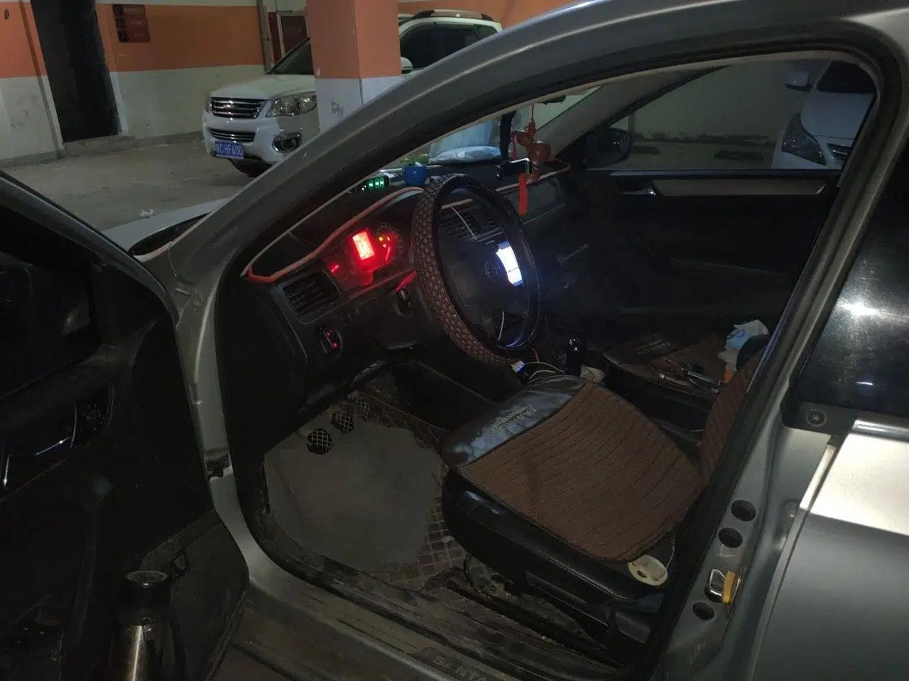 Volkswagen Santana 2015 1.6L Manual Comfort Edition — миниатюра 16