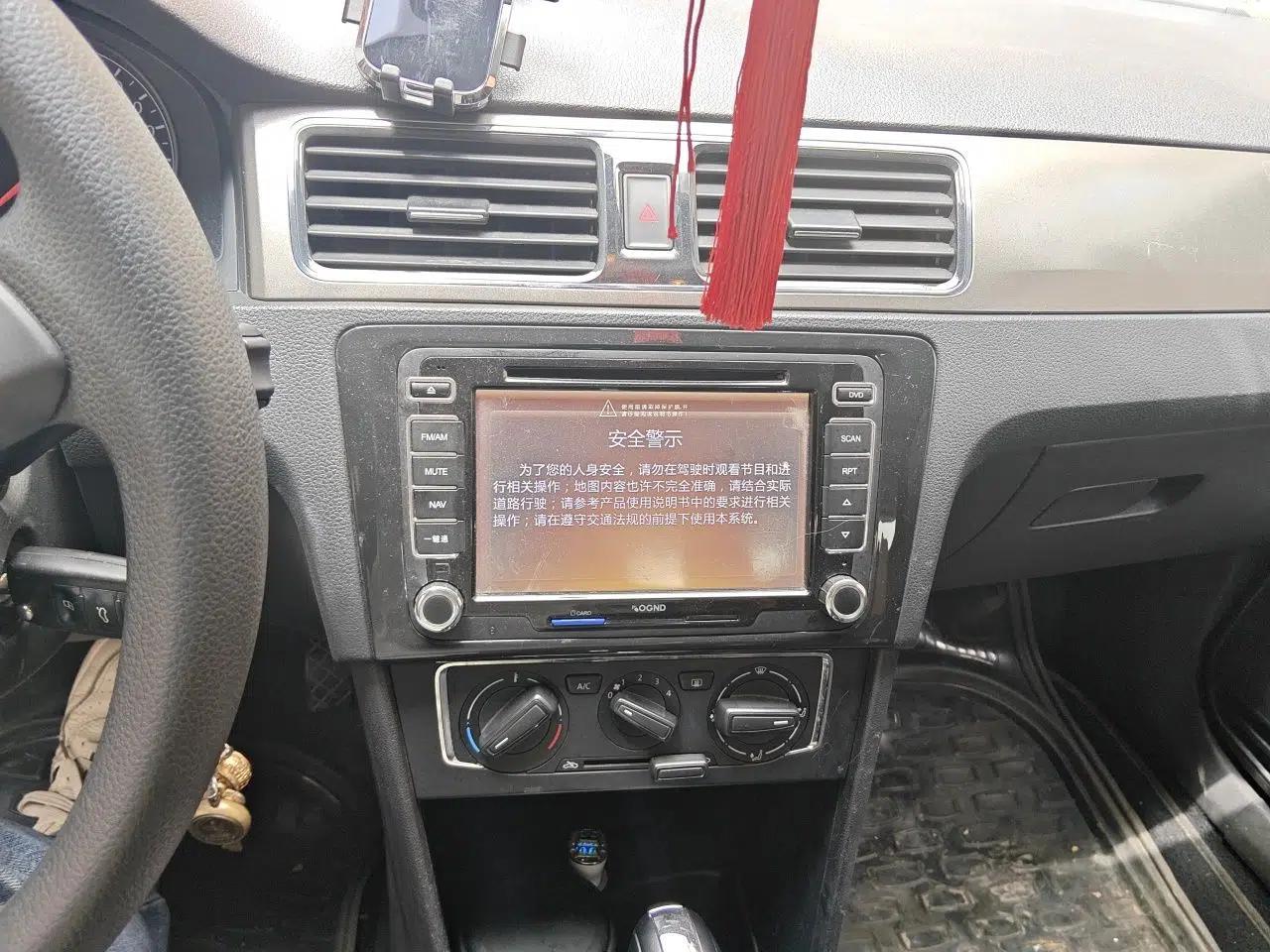 Volkswagen Santana 2013 1.6L Automatic Comfort Edition — миниатюра 13