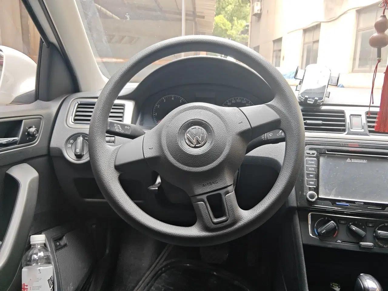 Volkswagen Santana 2013 1.6L Automatic Comfort Edition — миниатюра 10