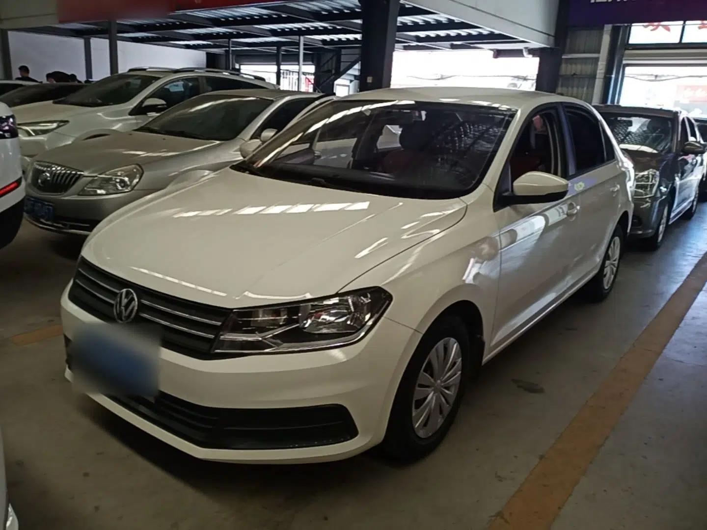 Volkswagen Santana 2016 1.6L Manual Fashion Edition — миниатюра 1