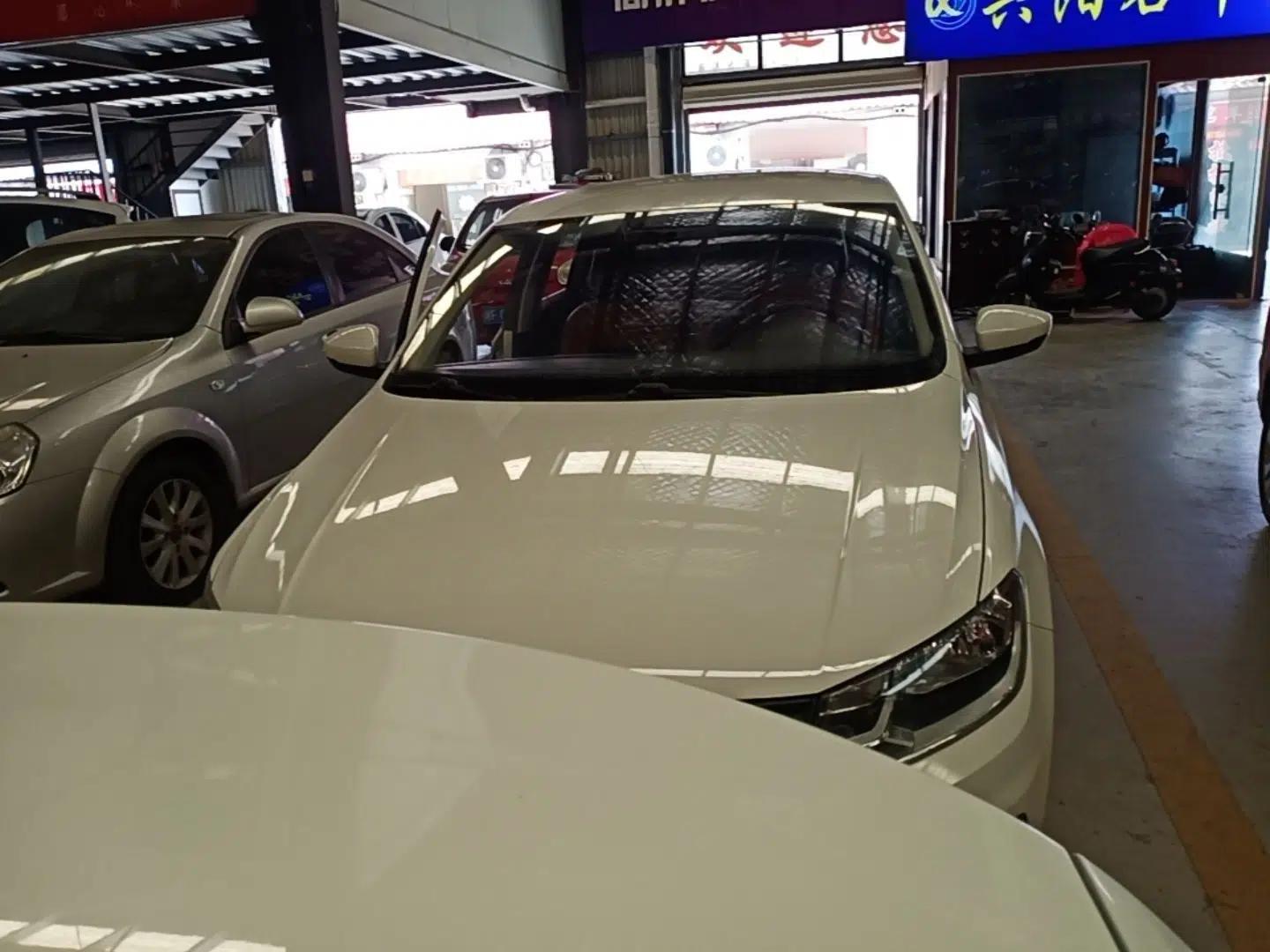 Volkswagen Santana 2016 1.6L Manual Fashion Edition — миниатюра 2