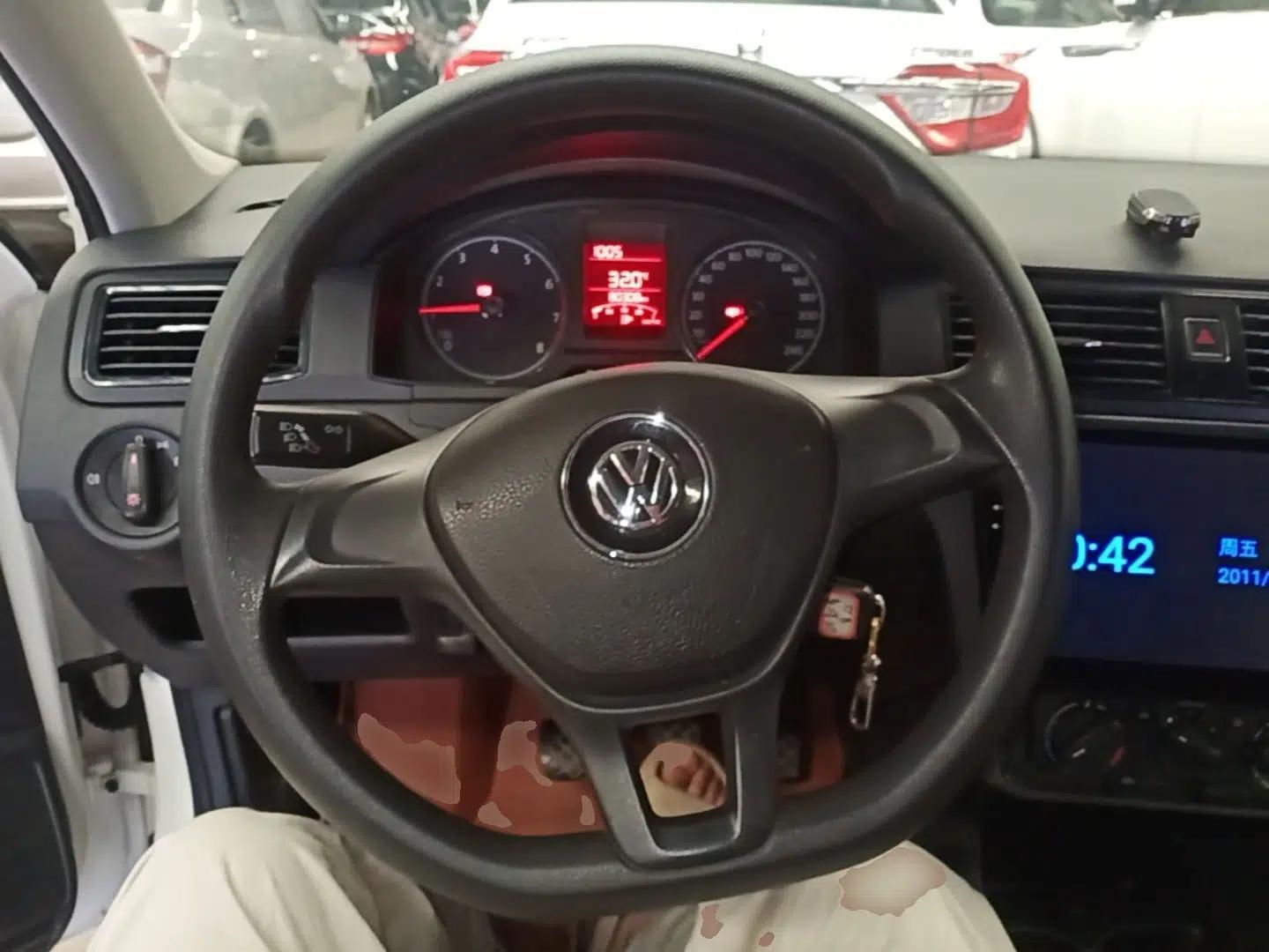 Volkswagen Santana 2016 1.6L Manual Fashion Edition — миниатюра 13