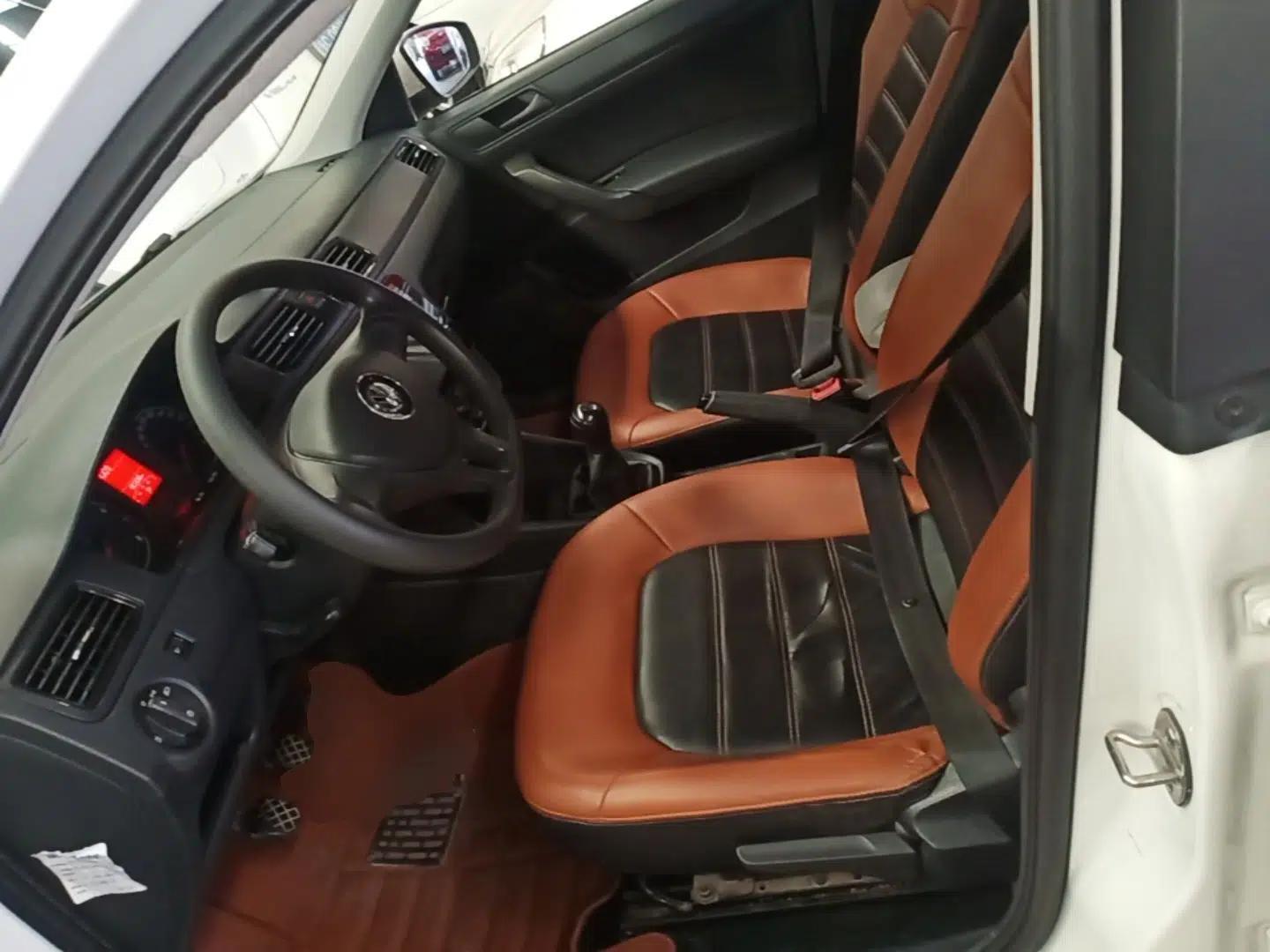 Volkswagen Santana 2016 1.6L Manual Fashion Edition — миниатюра 17