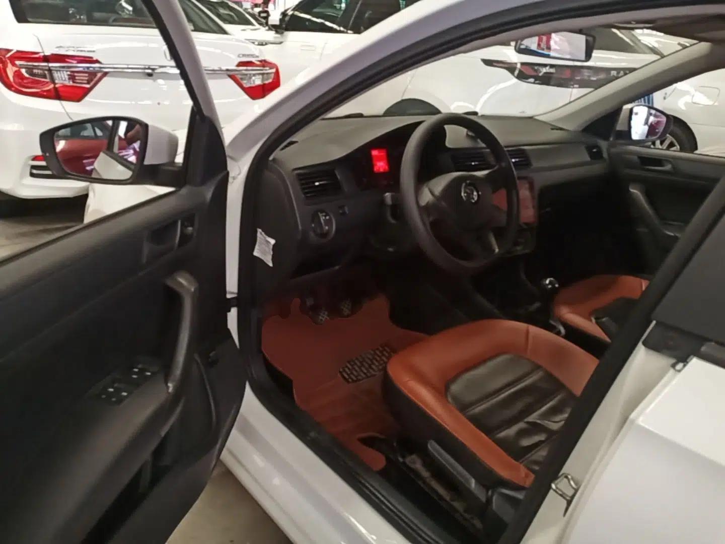 Volkswagen Santana 2016 1.6L Manual Fashion Edition — миниатюра 18