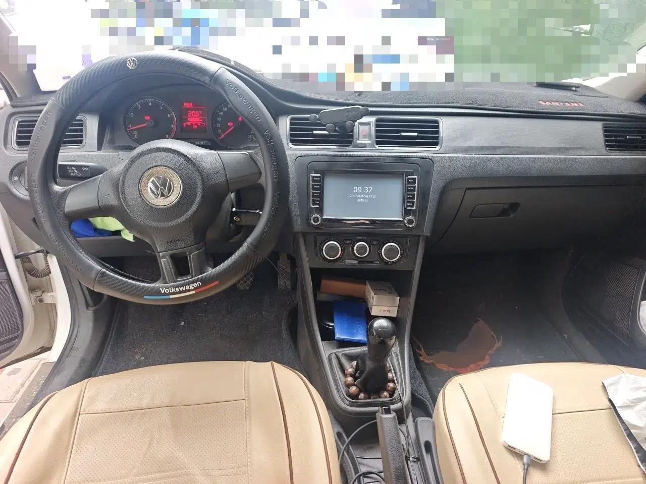 Volkswagen Santana 2015 1.4L Manual Fashion Edition — миниатюра 9