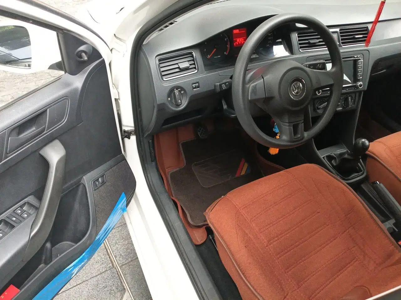 Volkswagen Santana 2015 1.4L Manual Fashion Edition — миниатюра 16